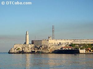 Vista del Castillo de los Tres Reyes del Morro desde el Malecón
