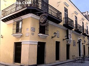 Façade of Valencia Inn.