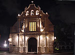 Vista nocturna de la Iglesia de Paula.